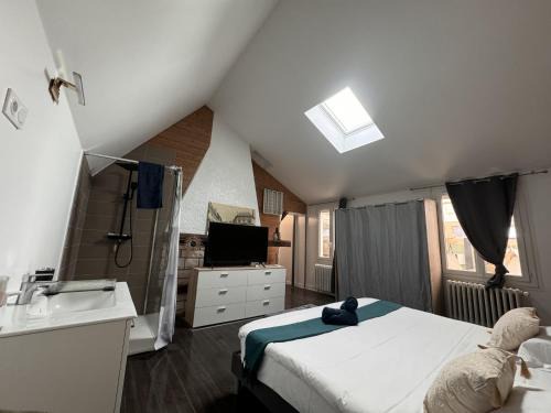 Ecommoy Apartment | L'Agréable - Suite - Circuit - Rêve au Mans