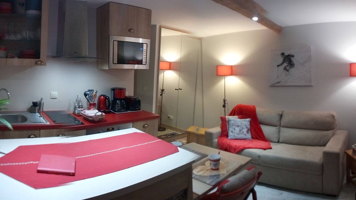 Bourg-Saint-Maurice Ski Chalet | L'alpin-Savoie: nice 2pers studio on the ground floor of a chalet