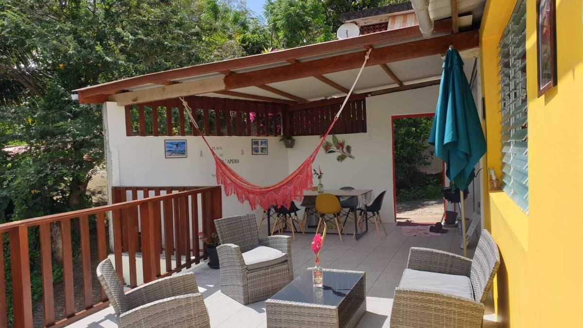 Le Robert House | L'ALPINIA, house with garden, peaceful and quiet. beach, airport 15mn away