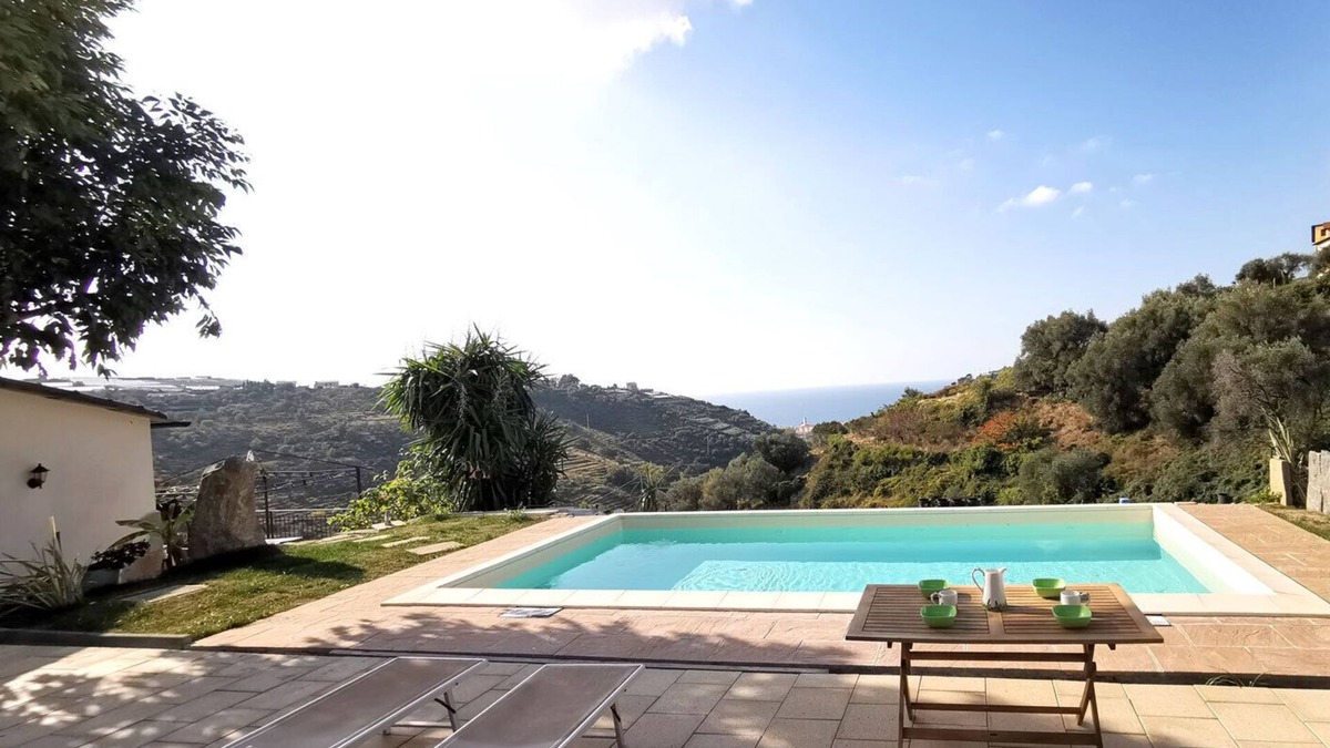Pompeiana Apartment | L'angolo del Mare - Two Bedroom Apartment, Sleeps 5