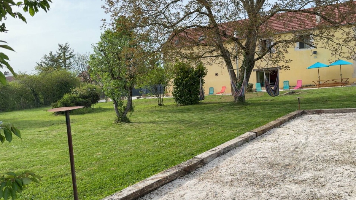 Savoisy Apartment | L'annexe, an atypical gîte