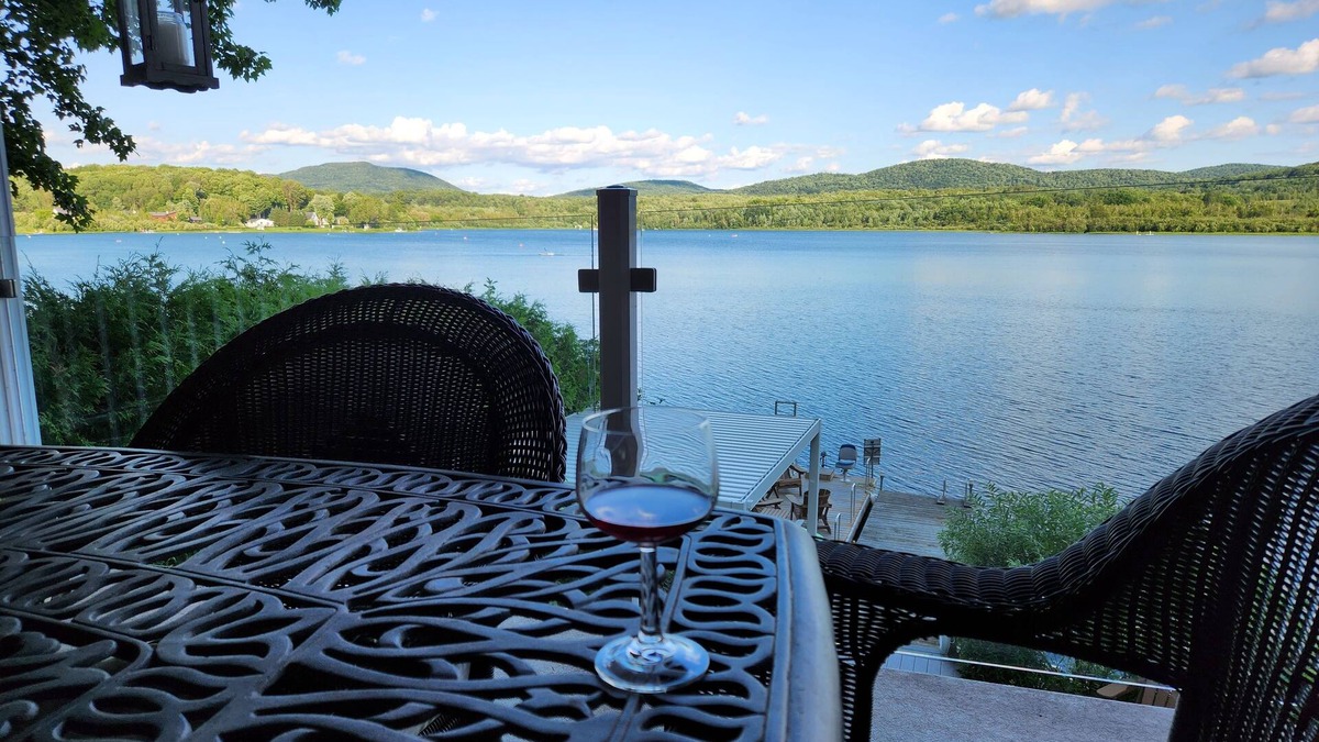 Bromont House | L'Antre d'Eux on Lac Bromont (FULL for 2025)