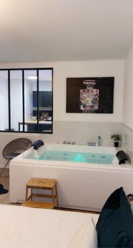 Besancon Apartment | L’appart[é] BLACK superbe appartement pop !