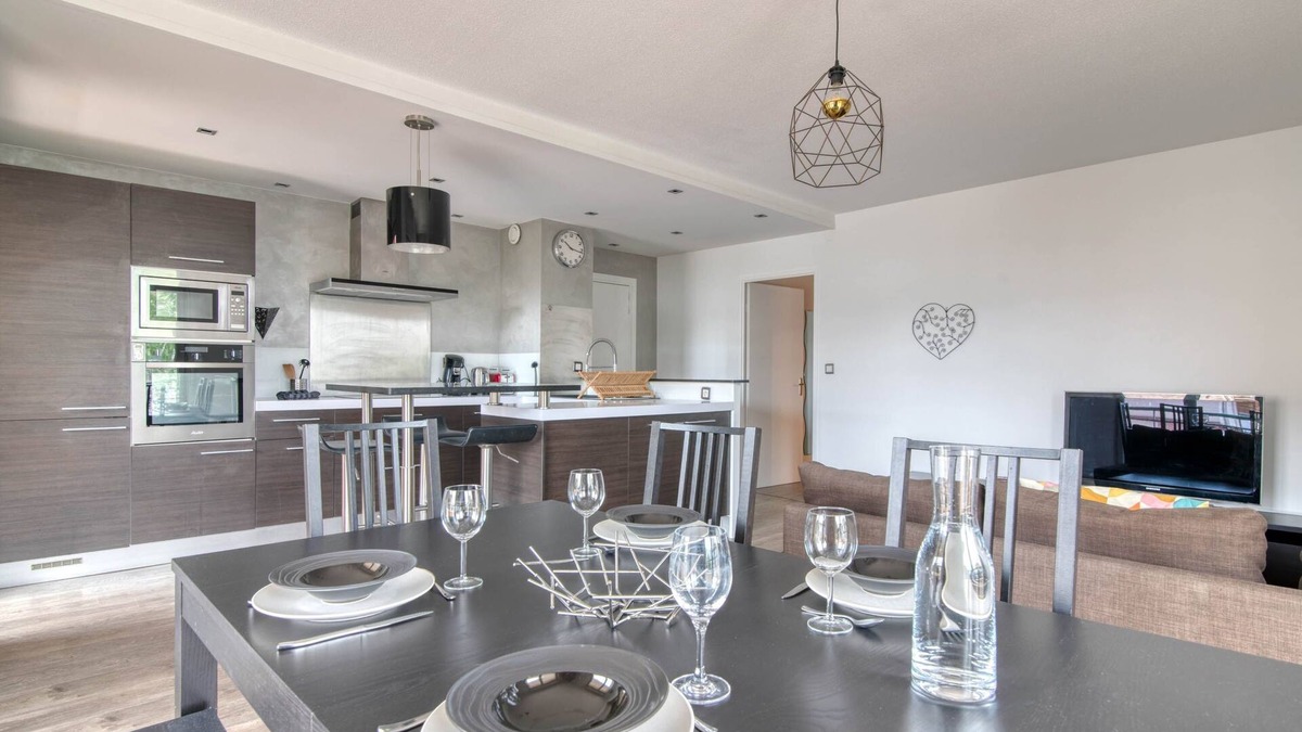Fontaine-Bayonne-Cartoucherie Apartment | L'Arène de coeur - appt avec piscine partagée