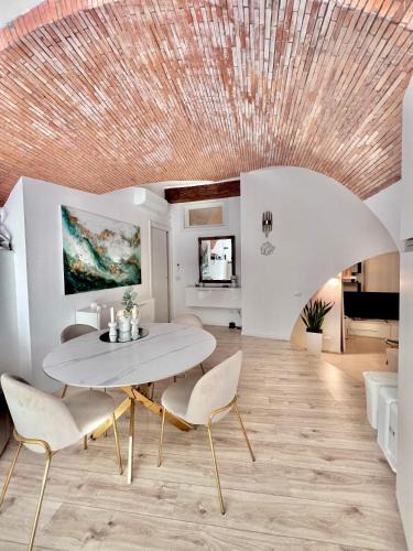 Castro House | L'Arco sul Lago - Deluxe Apartment