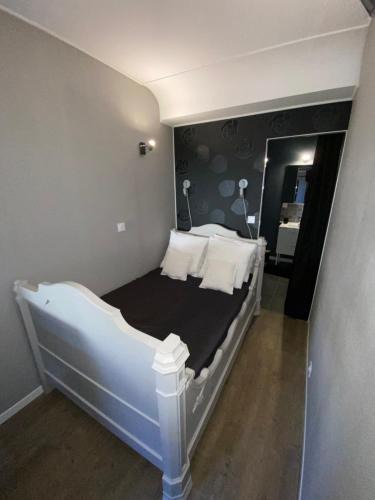 Corcelles-les-Arts House | L Arts de Vivre