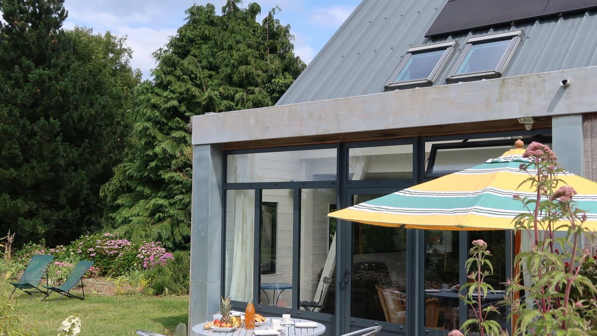 Locquirec House | L'Atelier by Interhome
