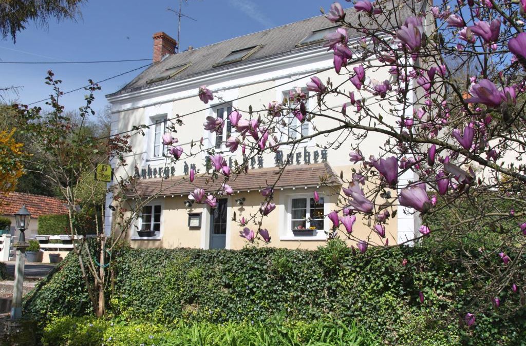 Luche-Pringe Hotel | L'Auberge du Port des Roches