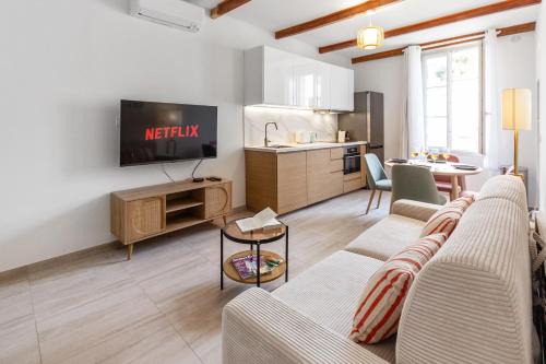 Antibes City Centre Apartment | L'Aubernon - Hypercentre - Old Antibes - AC - Beach