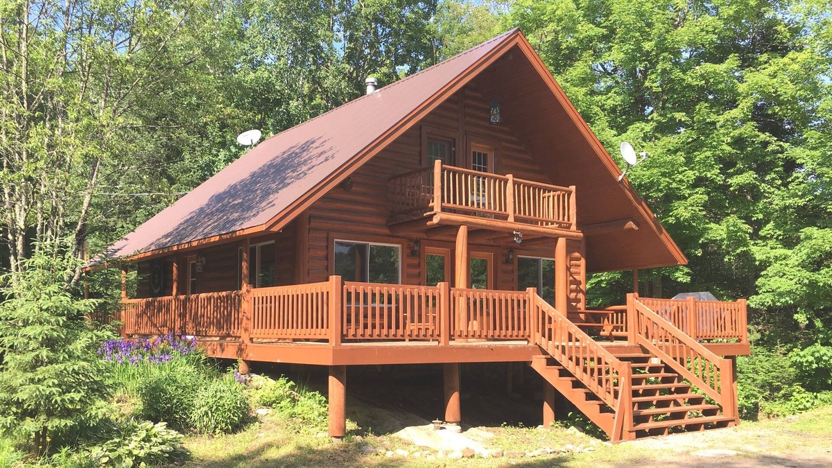 Mandeville Ski Chalet | "L'Autentique, four-season log cabin