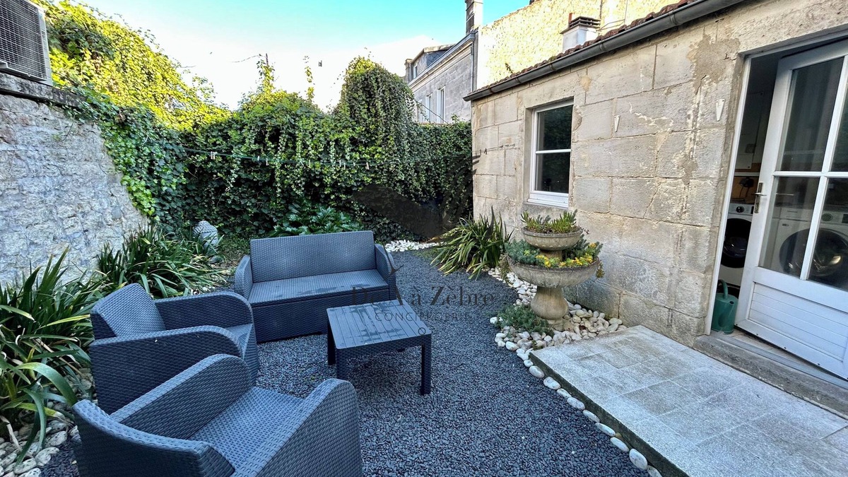 Rochefort Apartment | L'AUTHENTIQUE 4 Located in the town center opposite the thermal baths