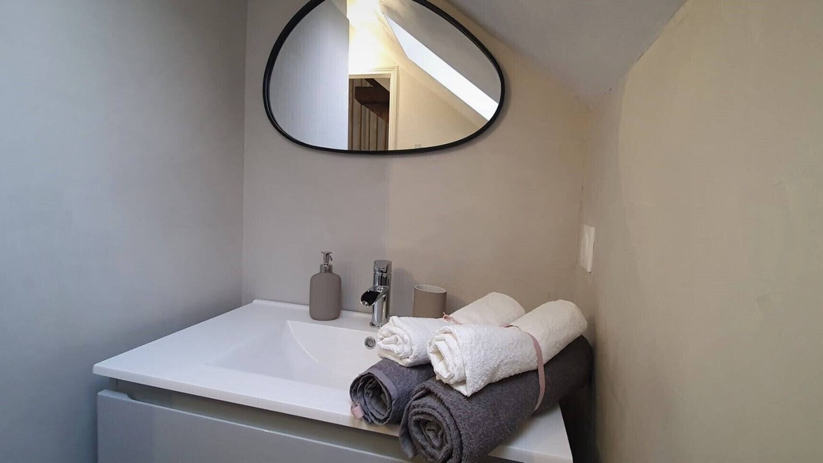 Moret-sur-Loing House | L'Echapée Moretaine, Townhouse in the historic heart of Moret