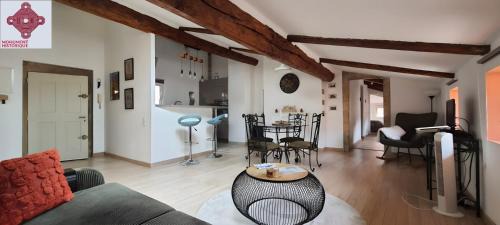 Pezenas Apartment | L'Ecrin piscenois - Monument historique - 2 pieces - 65 M2