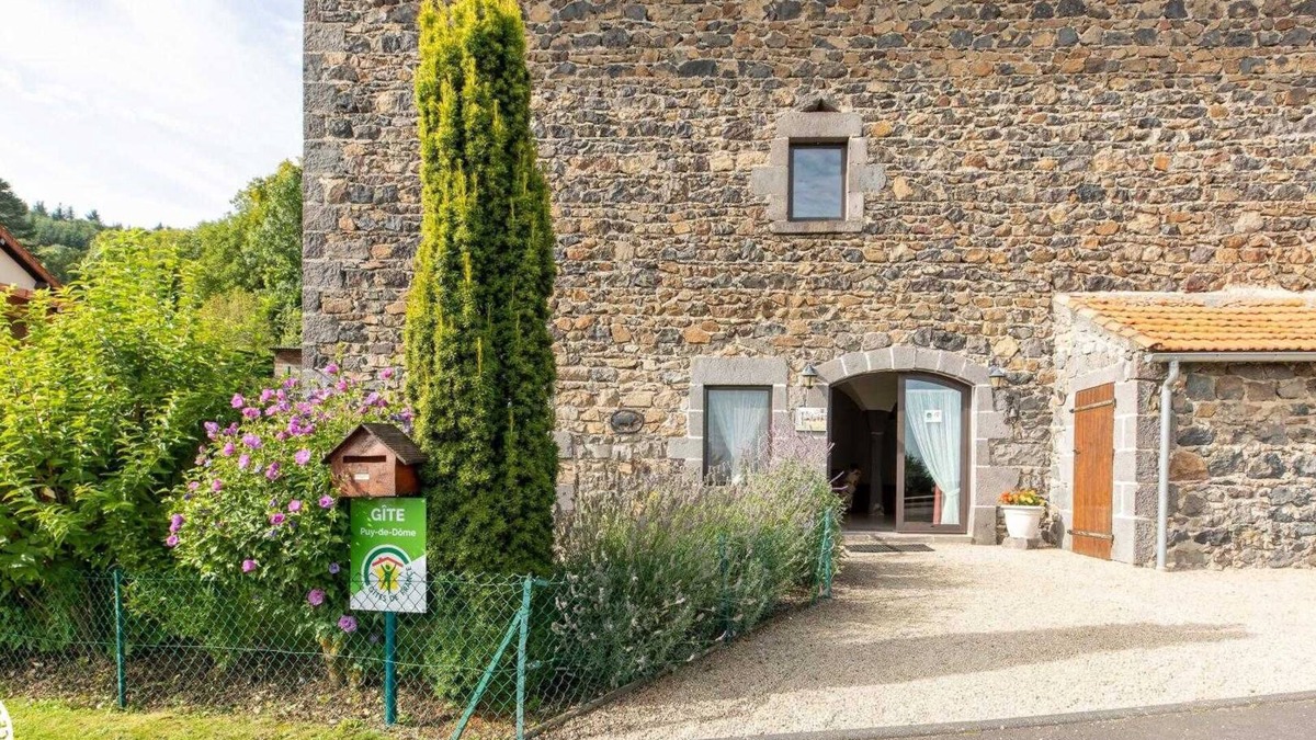 Chanat-la-Mouteyre House | L'ecurie DE Chez Viallard