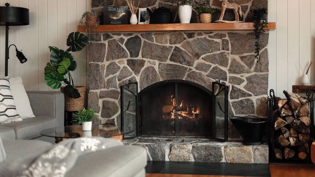 Lac-des-Seize-Iles Ski Chalet | L'eden des Seize-Iles CITQ303186 Family cottage on the aerobic corridor