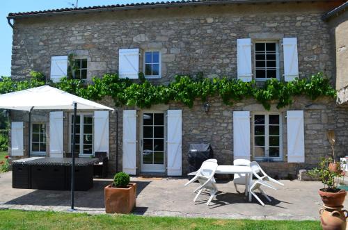 Mortagne-sur-Sevre Bed & Breakfast | L'ESCALE DES 2 EAUX