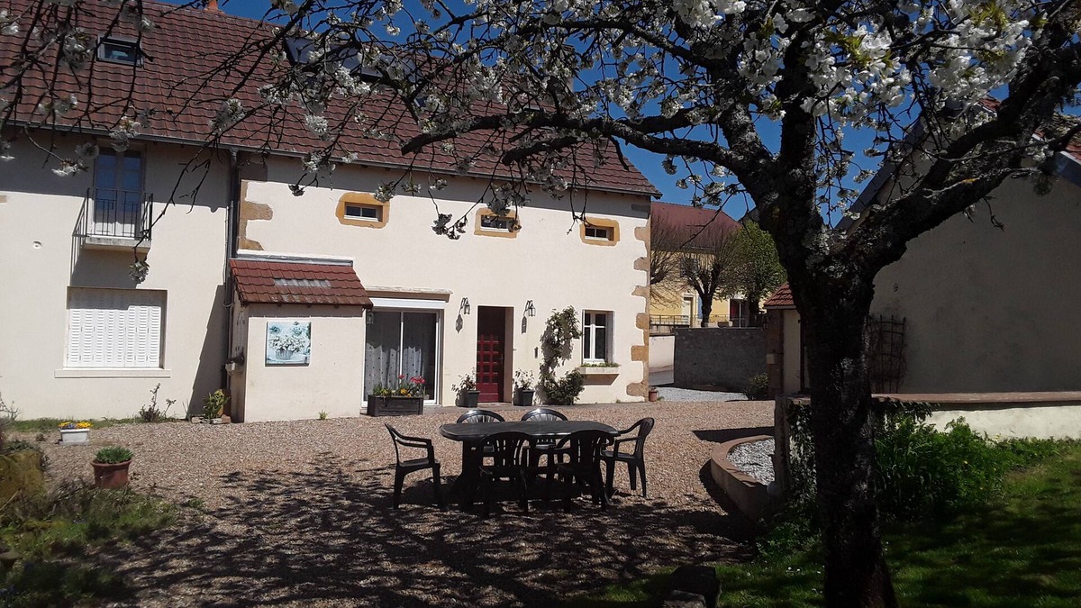 Saint-Aubin-en-Charollais Bed & Breakfast | L'Escampette