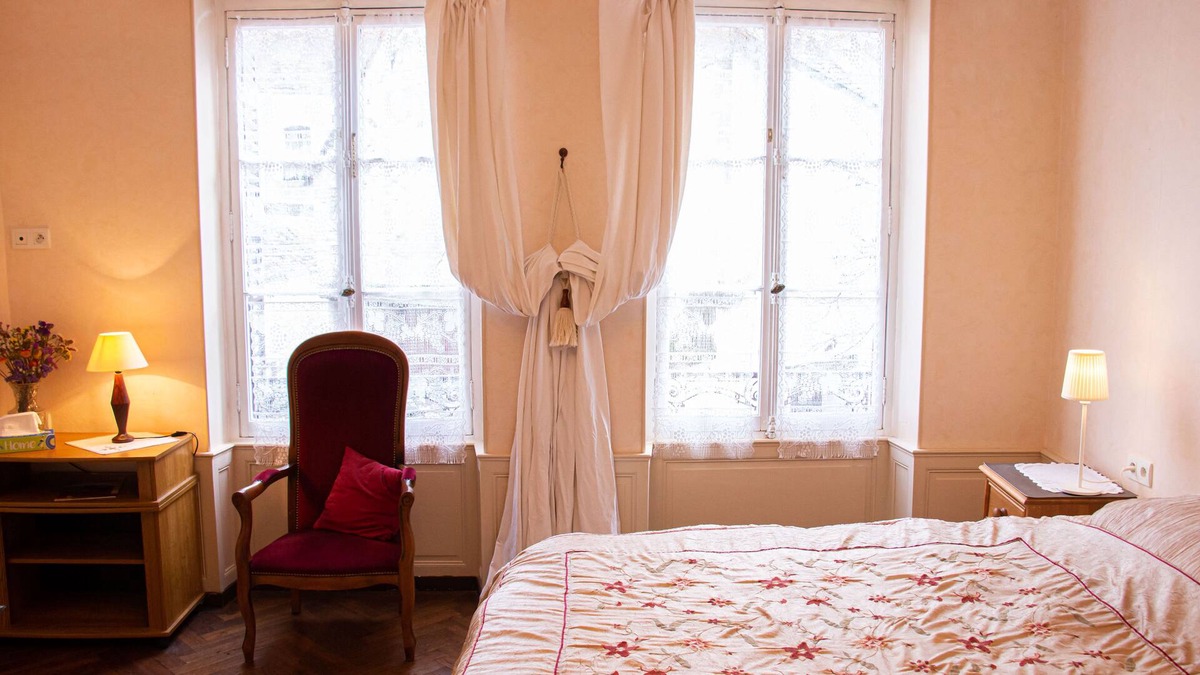 Accolay House | L'Escapade Place Voltaire