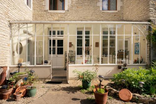 Accolay House | L'Escapade Place Voltaire
