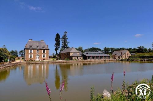 Mezieres-sur-Couesnon House | L'etang