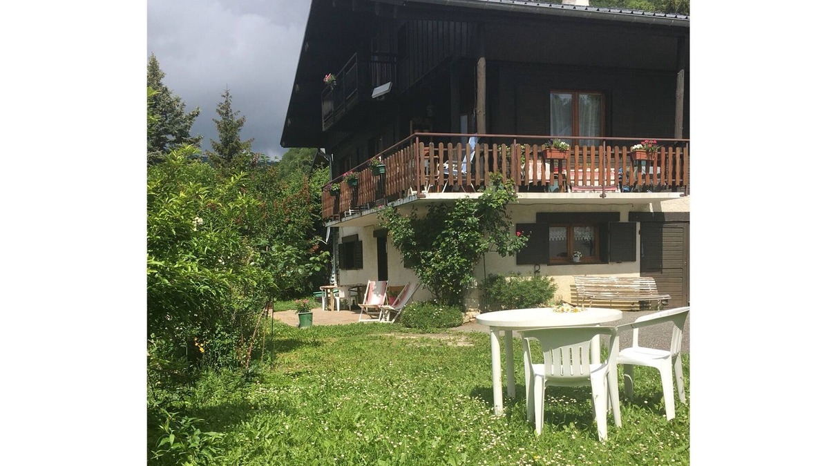 Aillon-le-Jerune Apartment | L'Eterle de Motzon en Bauges: in the mountains, snow, skiing, hiking, relaxation.