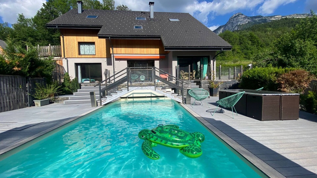 Entremont-le-Vieux Apartment | L'eterlou superb apartment swimming pool sauna jacuzzi