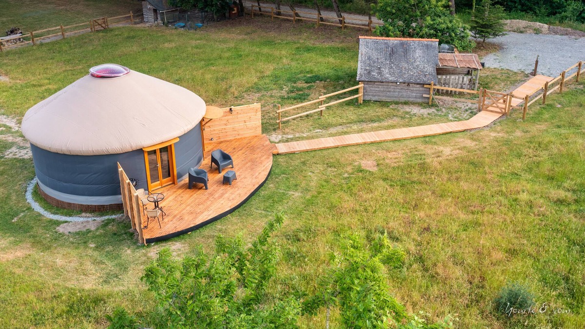 Villeveque Cabin | L'expérience "yourte & Vous"
