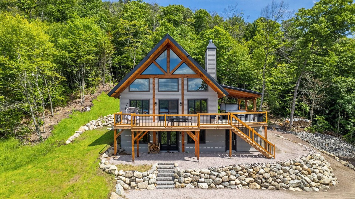 Saint-Leonard-de-Portneuf Ski Chalet | L'expérience Arborum Le Sime, Chalet en Bois Massif à L'emplacement Unique!