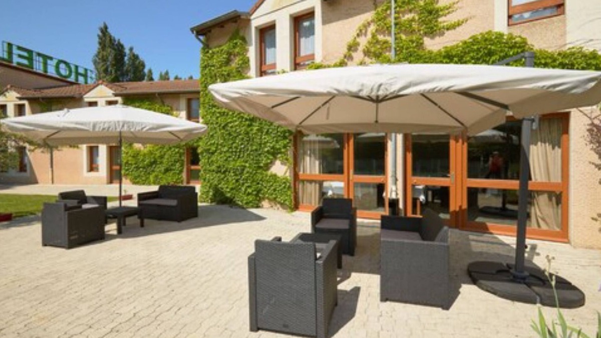 Claix Hotel | L'Hôtel des Trois Massifs