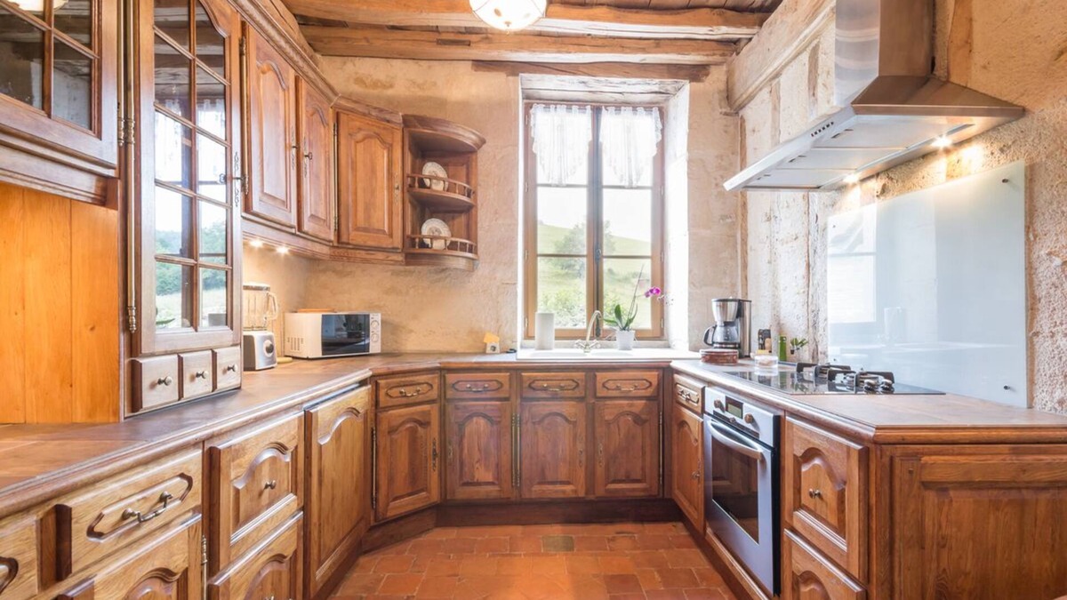 Lantilly House | l'Hirondelle the countryside in burgundy with swimming pool