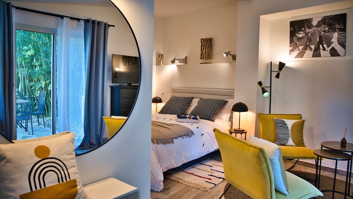 Blauzac Bed & Breakfast | L'iconique -Le Mas des Aires