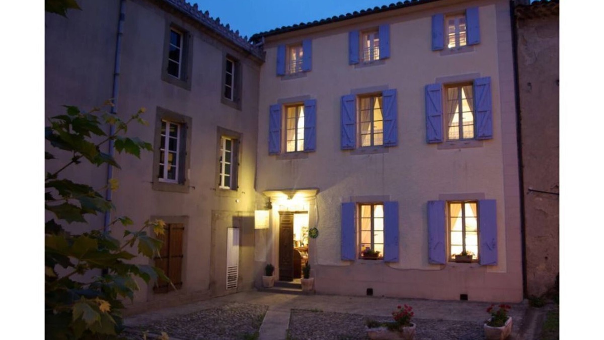 Leran House | L’Impasse du Temple - Superb Holiday 1 BR, beautiful gardens, salt water pool