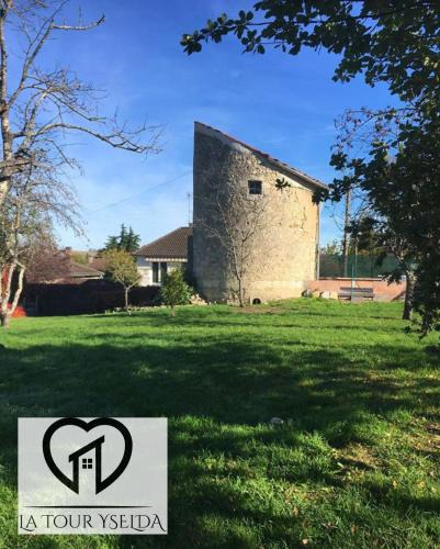 Saint-Pourcain-sur-Sioule House | L'insolite et médièvale Tour Yselda
