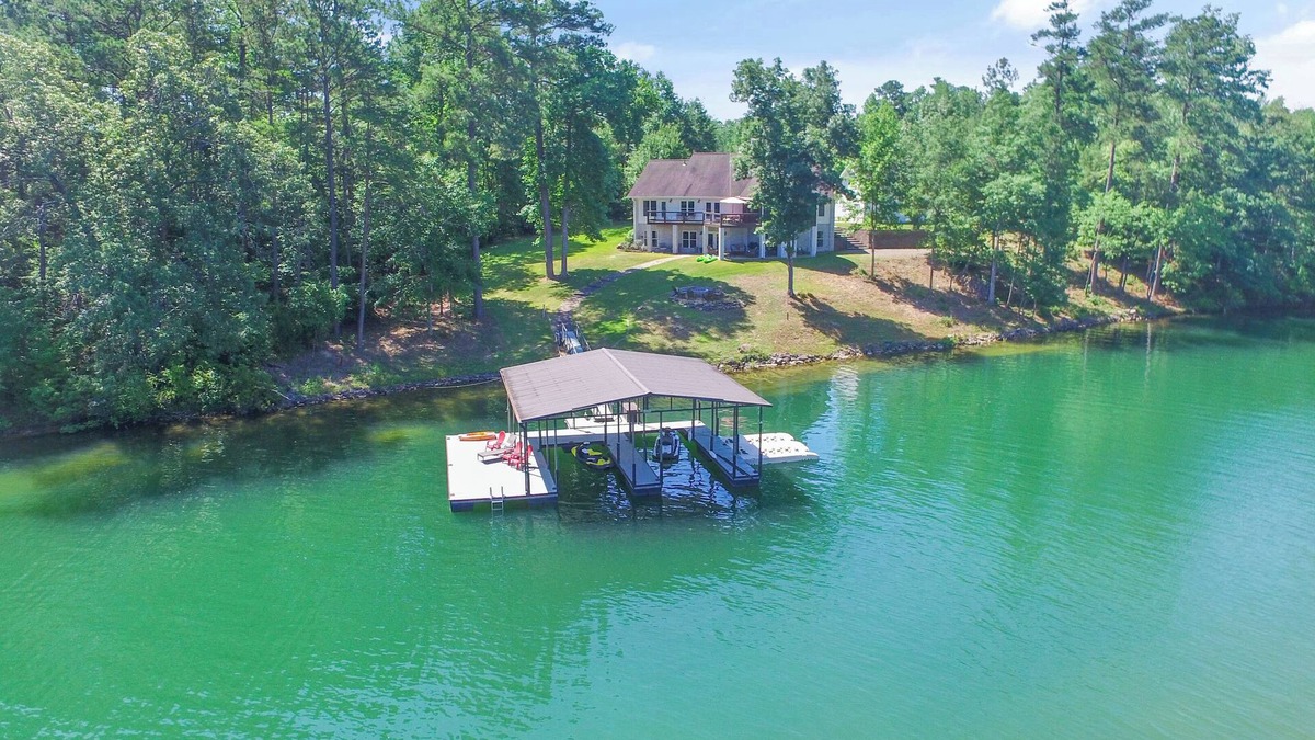 Stoney Point Landing House | L&L Lodge: 6 BR, 5 BA in Double Springs, Sleeps 15