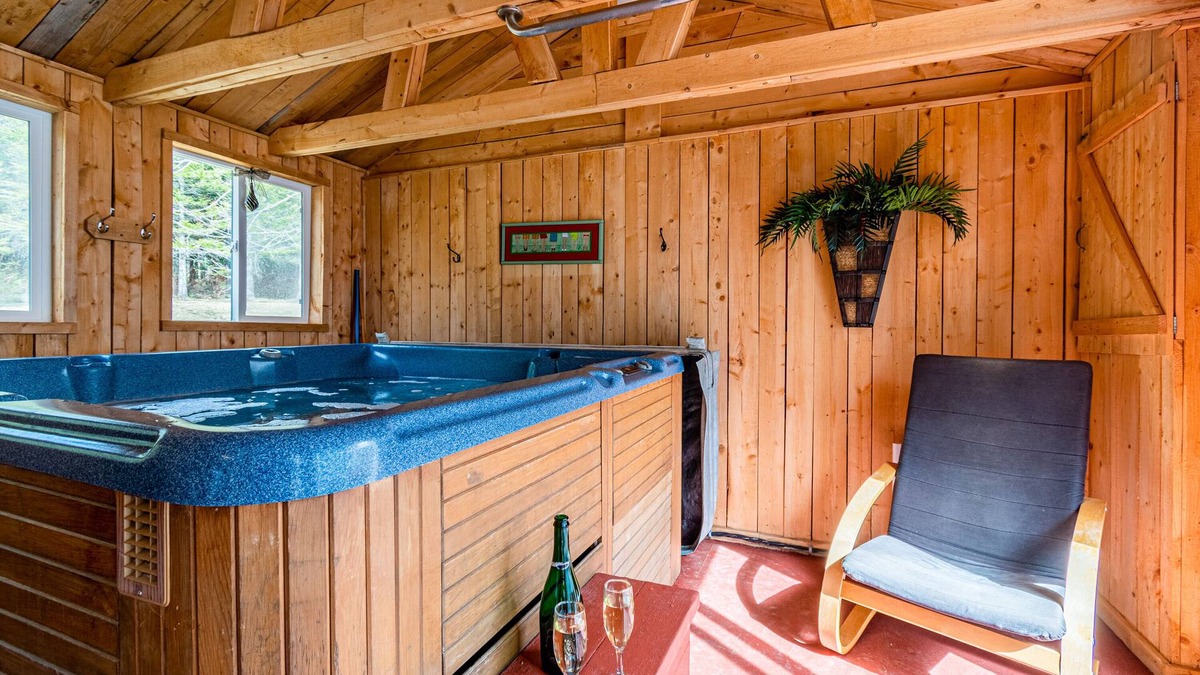 Saint-Paul-de-Montminy House | L'oasis DU Massif - Spa, Bbq, Foyer et Plaisir !