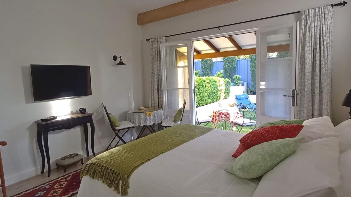 Nelson Bay Bed & Breakfast | L'Olivette B&B Olive RoomnFor 2 Adults OnlynUnsuitable for Children.