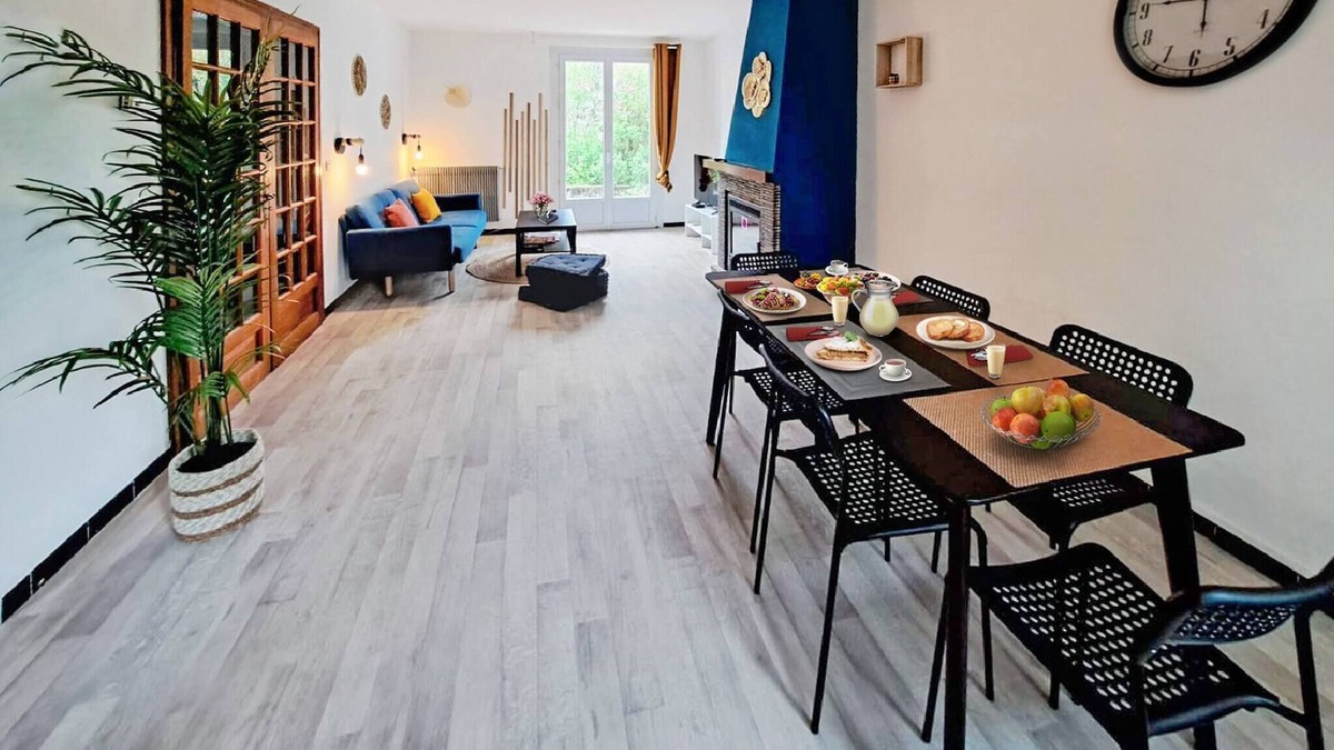Les Hauts de Massane Villa | L'Olivier villa avec jardin et climatisation