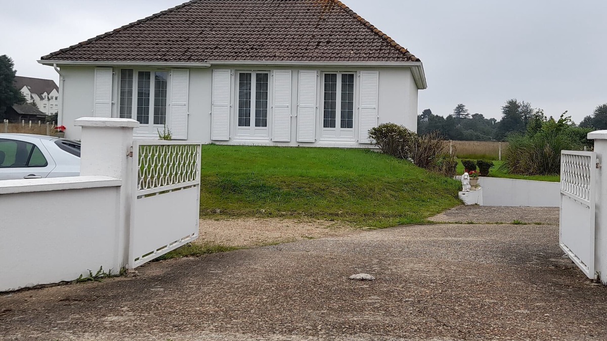 Beuzeville House | L'Opaline, Pretty house with garden 6 pers, 10km Honfleur, linen & internet included