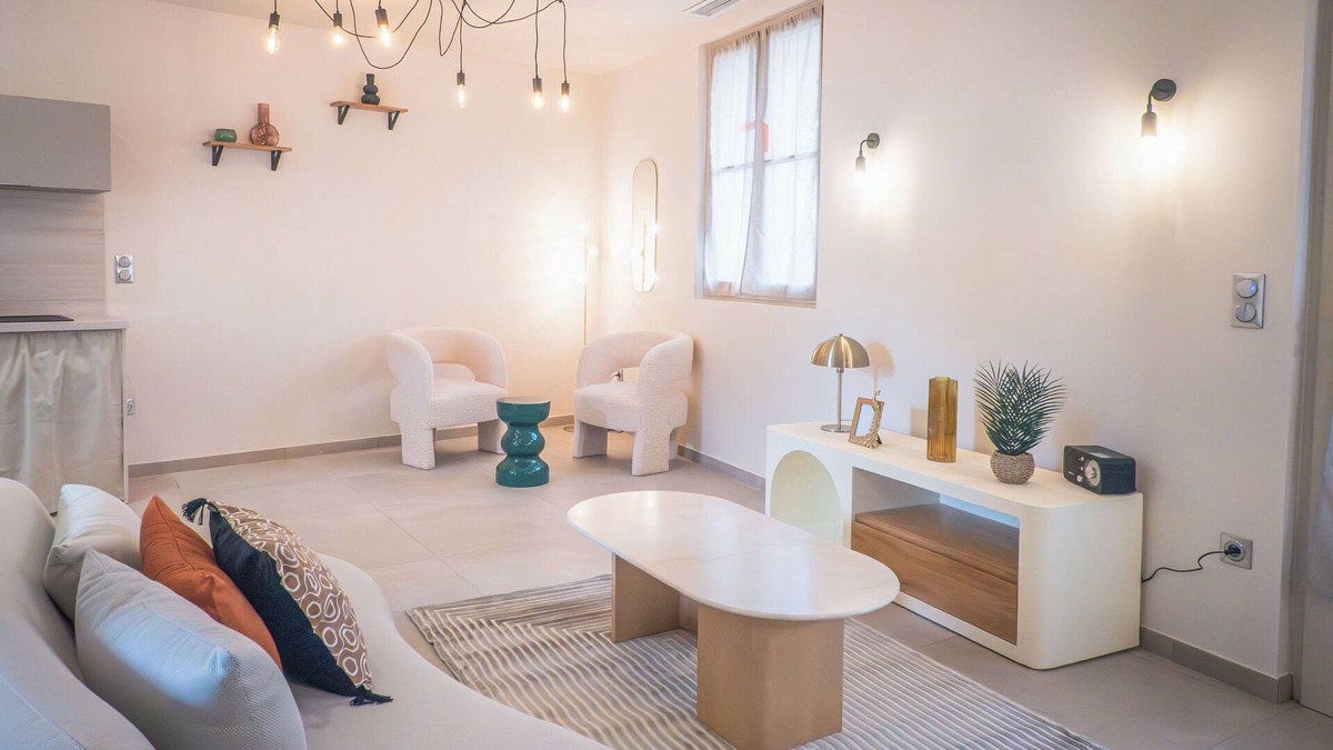 Pezenas House | L'orangerie, Gîte Écolodge Avec Piscine et Jacuzzi Privatif à Pézenas