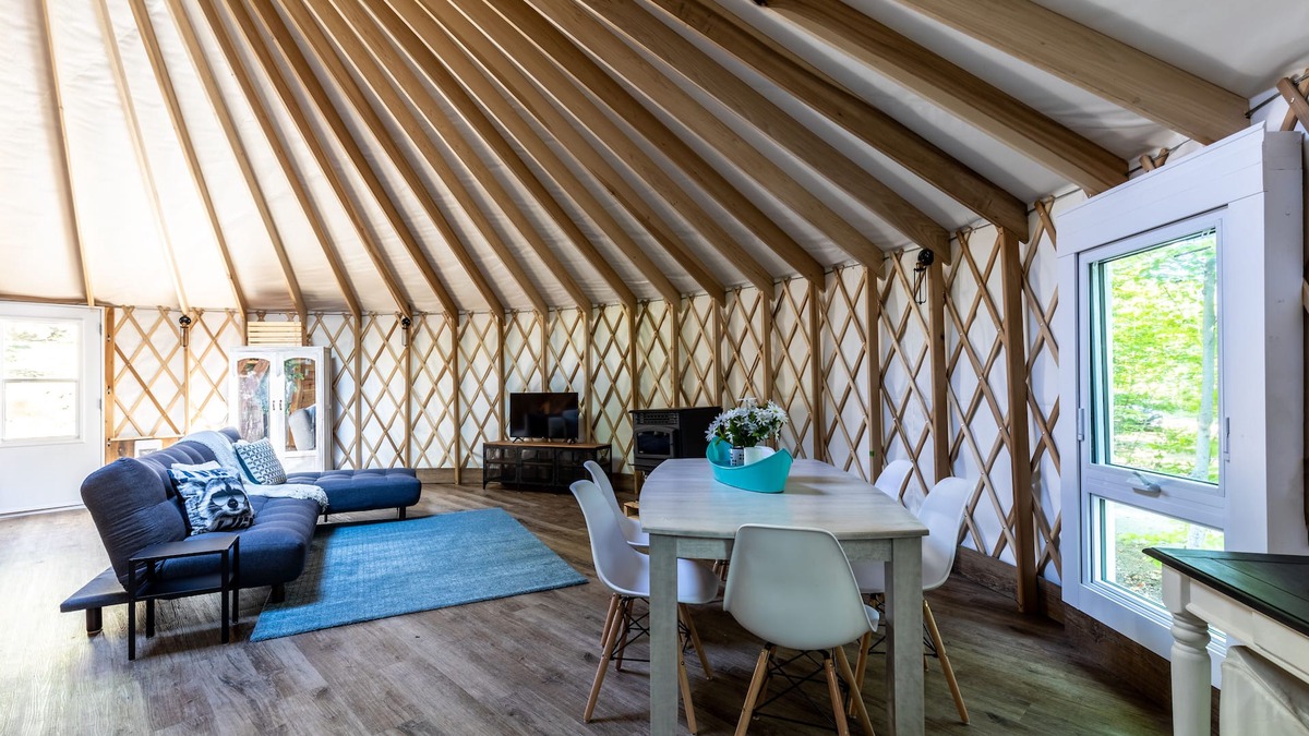 Notre-Dame-du-Laus Ski Chalet | L'Orignal Luxury Yurt