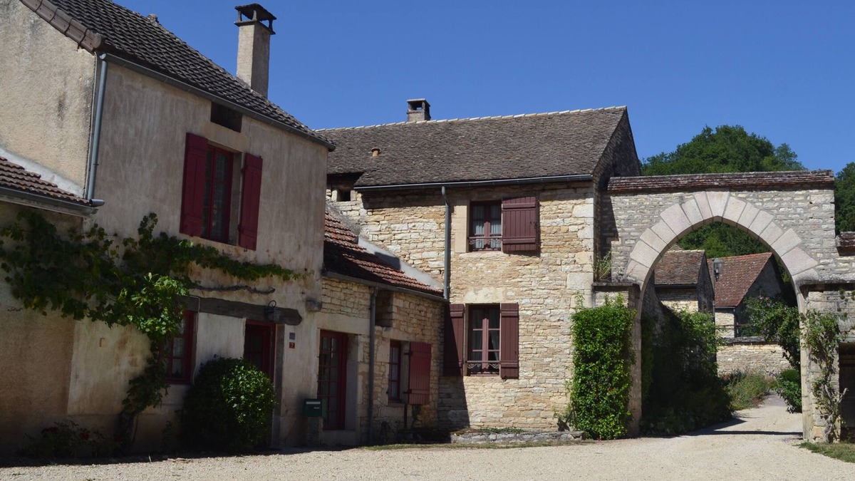Saint-Aubin House | L'Ouvrée: a warm welcome for family and friends