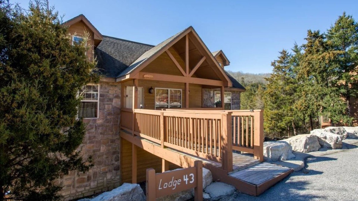 Branson West Cabin | L043, 2-Br Luxury Cabin: Book 3+ Nights This September & Save! SEE DESC. BELOW