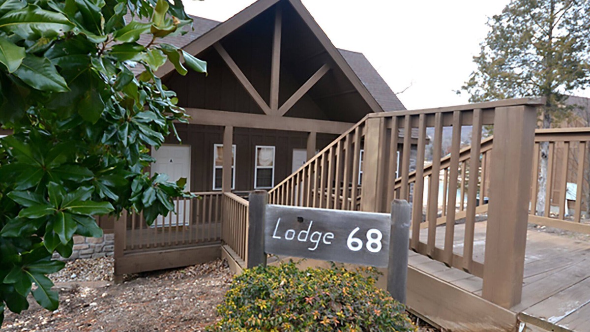 Reeds Spring Cabin | L068A, 1-Br Lakefront Cabin, Spectacular View