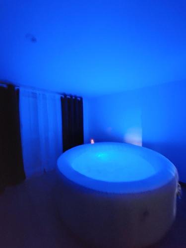Livry-Gargan Apartment | L09 Jacuzzi 5 Étoile by Villa Dengous