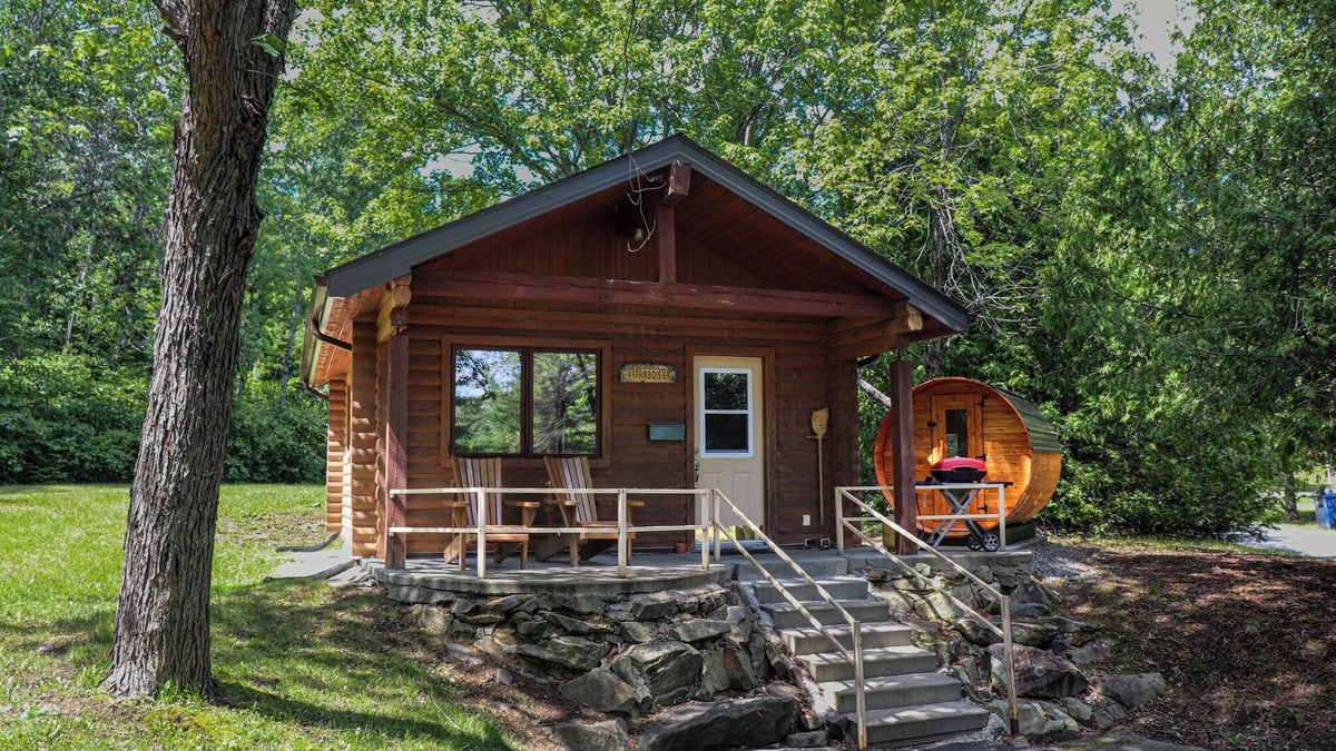 Timiskaming District Cottage | La Bannik