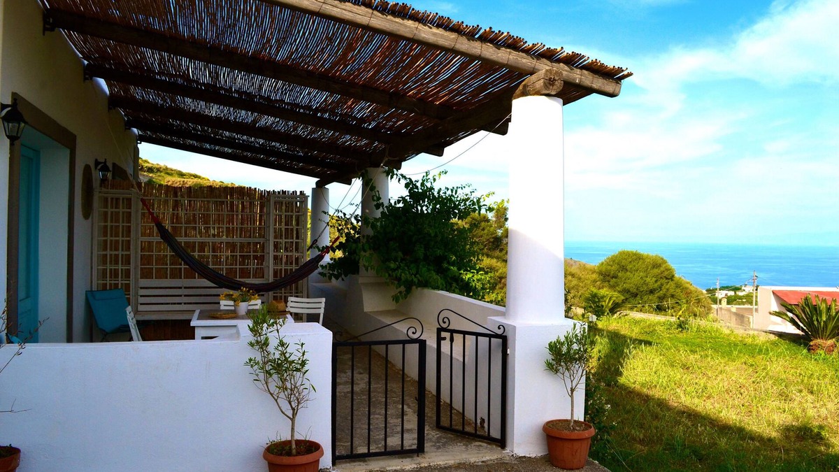 Pianoconte Apartment | La Bartola panoramic house in Villa Paradiso. Lipari