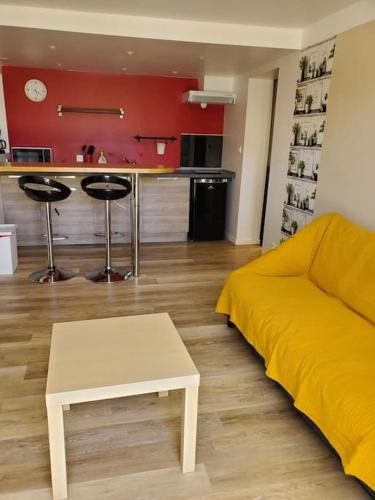 Saintes Apartment | La bastille 4