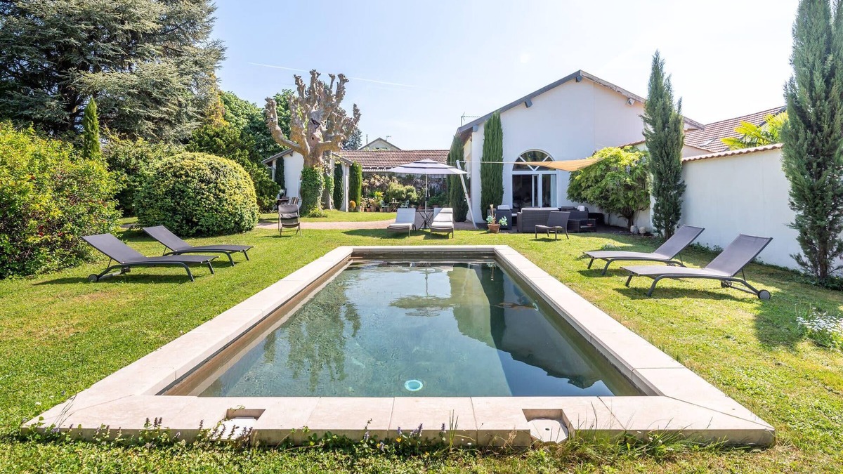 Saint-Didier-au-Mont-d'Or Villa | La belle vie, charming house with pool