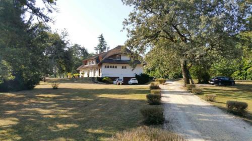 Bretagne-de-Marsan Bed & Breakfast | La Belle Chaumière