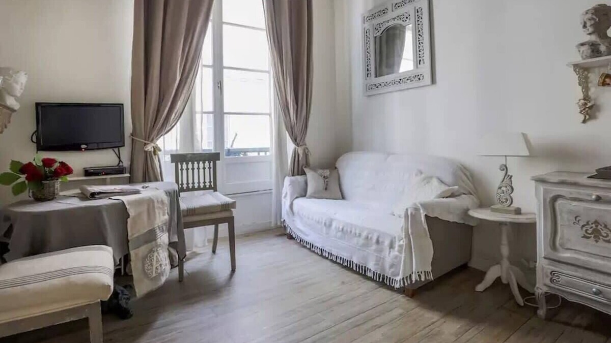 Saint-Merri Apartment | La Belle Du Marais